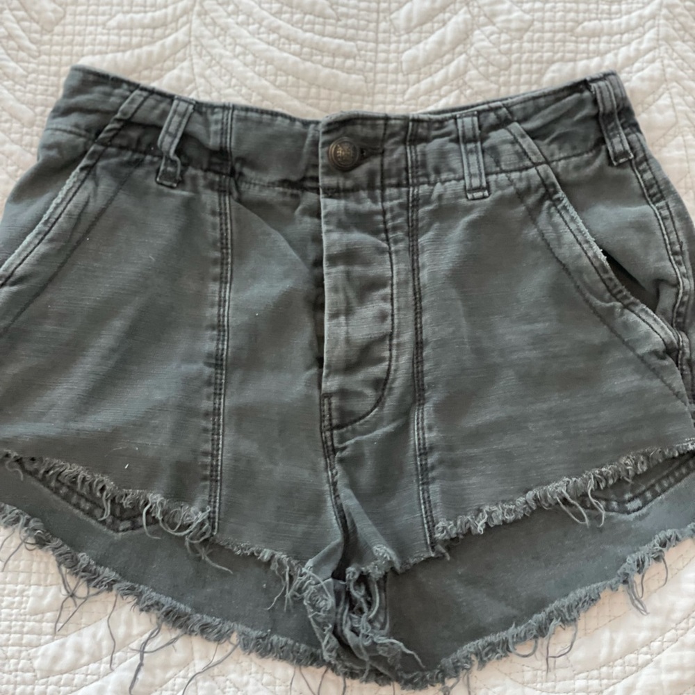 FREE PEOPLE GRAY DENIM SHORTS
